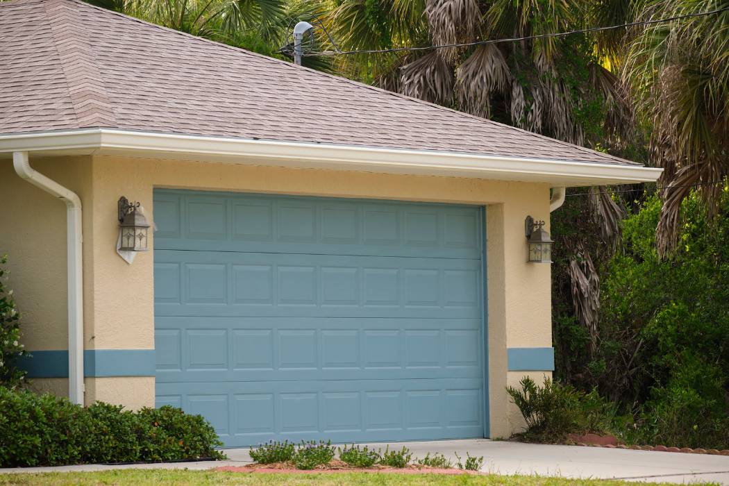 Garage door painting service Houston-TX